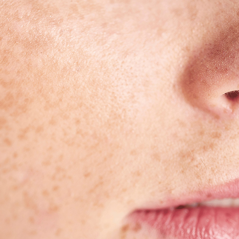 femmes devant le miroir