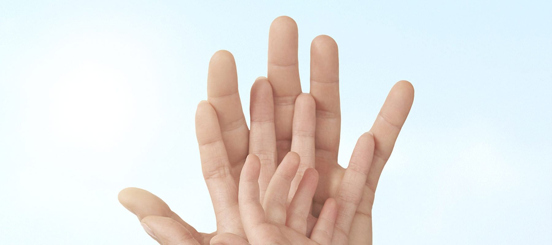 peau et soleil les mains au soleil