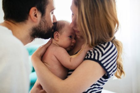 Des parents et leur bébé